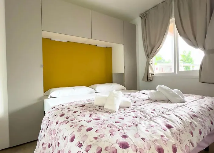 Campingplads Solcio Village *